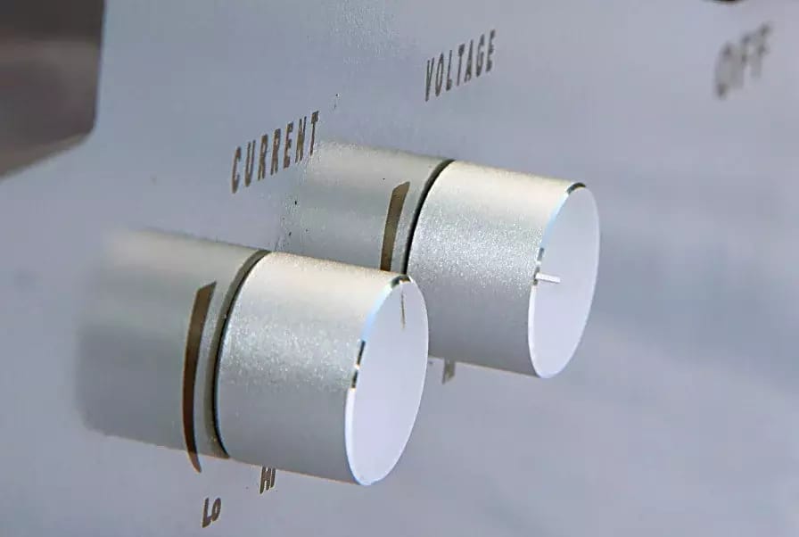 Laboratórny zdroj KXN-60100D 0-60V/100A – 2