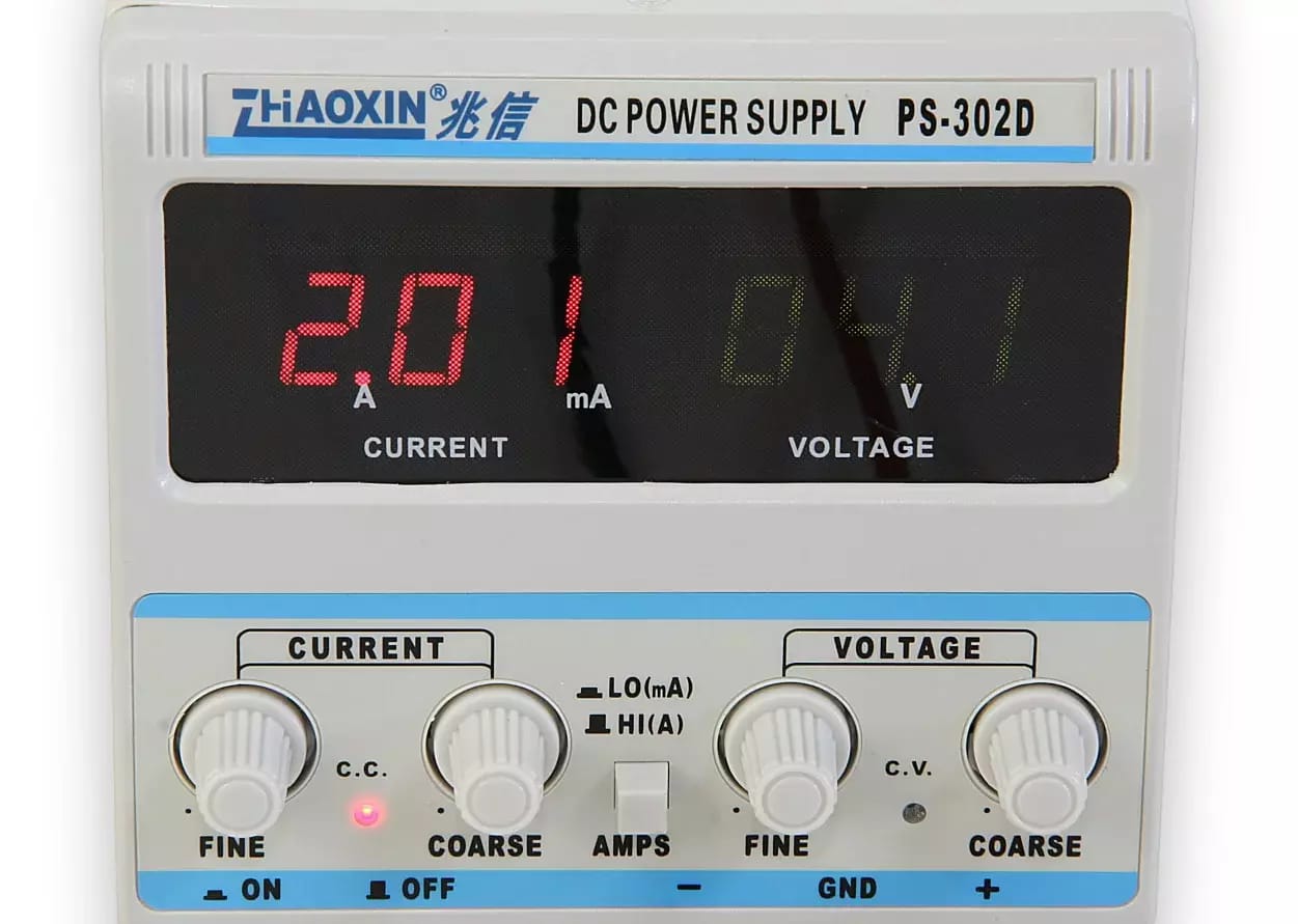 Presný laboratórny zdroj PS-302D 0-30V / 2A – 2