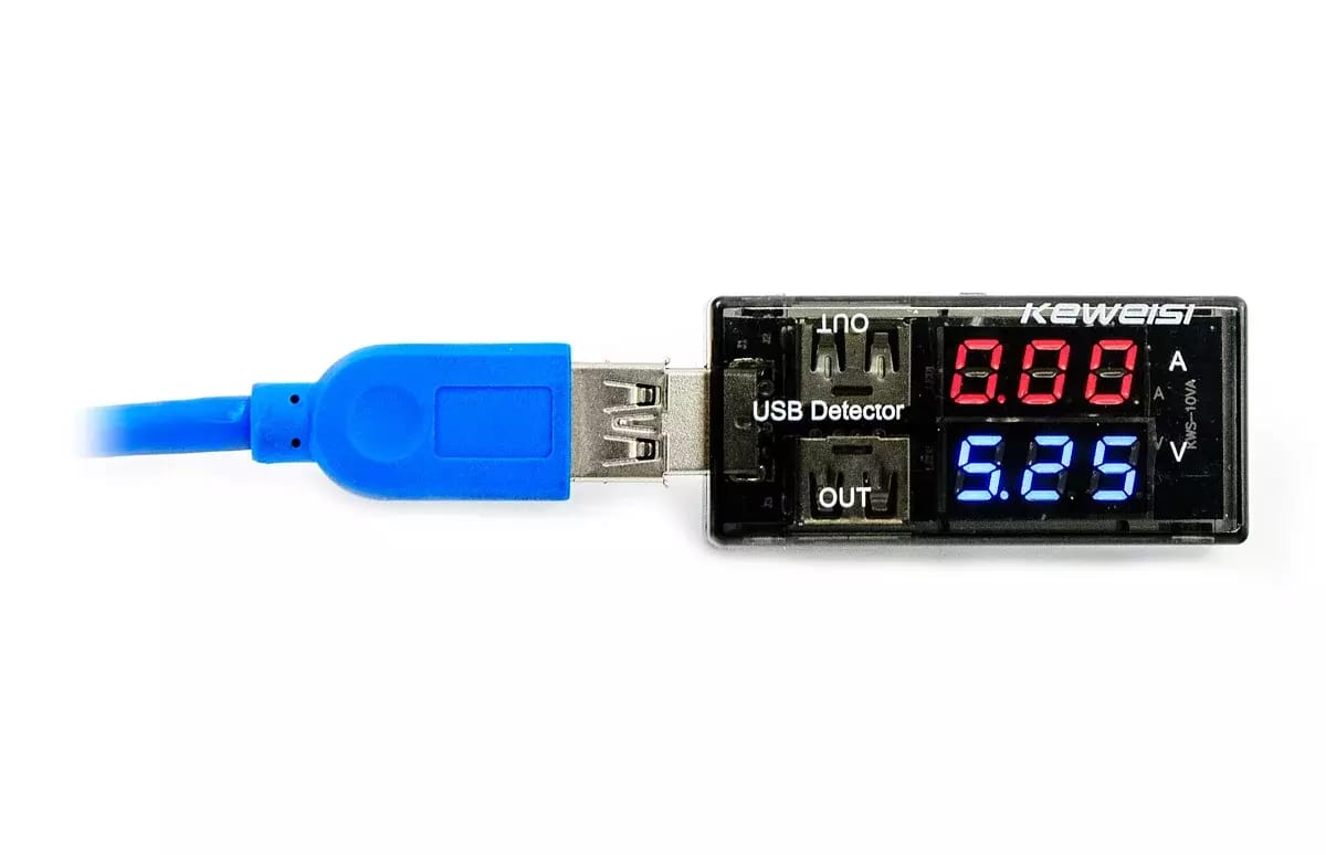 USB tester na meranie napätia a prúdu USB portov a úbytkov a strát v USB kábli