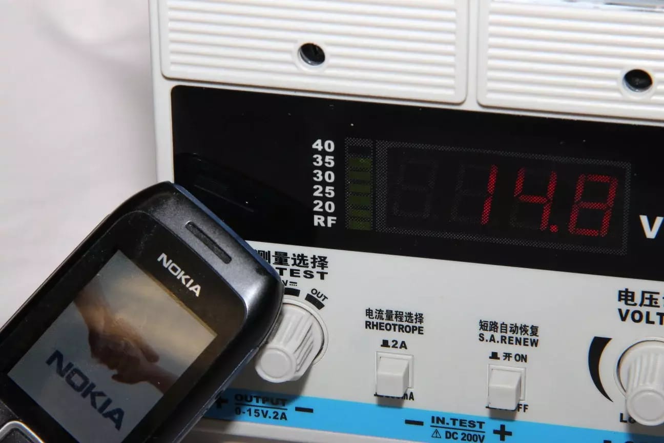 Laboratórny zdroj RF-1502T 0-15V/2A – 2