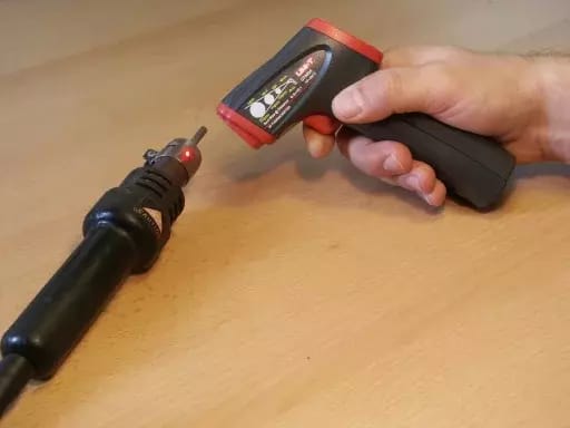 Bezkontaktný digitálny teplomer UT300A – 2