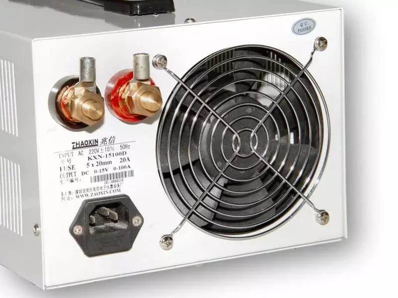 Laboratórny zdroj KXN-15100D 0-15V/100A – 2
