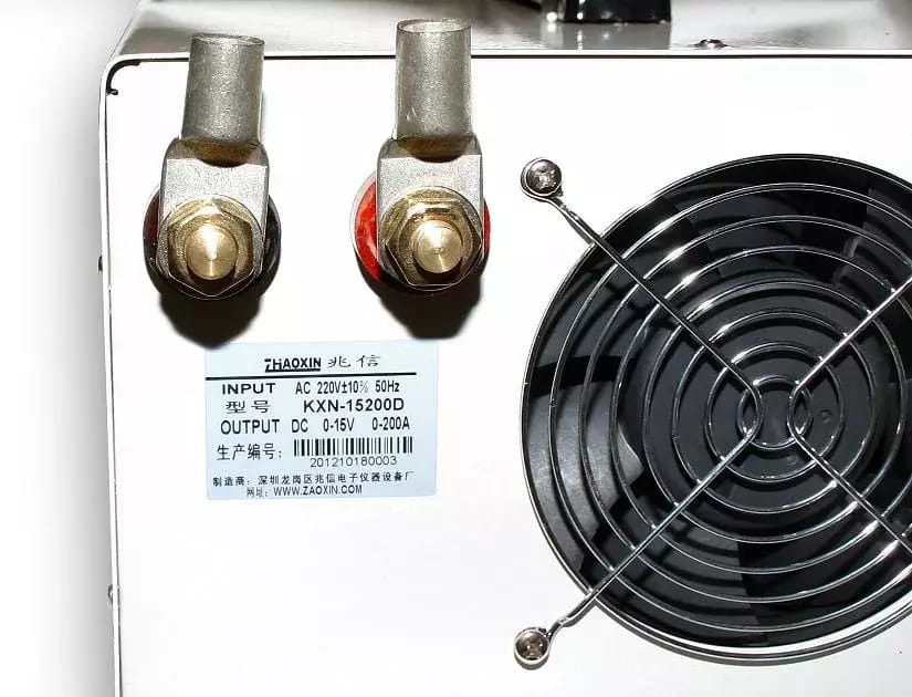Laboratórny zdroj KXN-15200D 0-15V/200A – 2